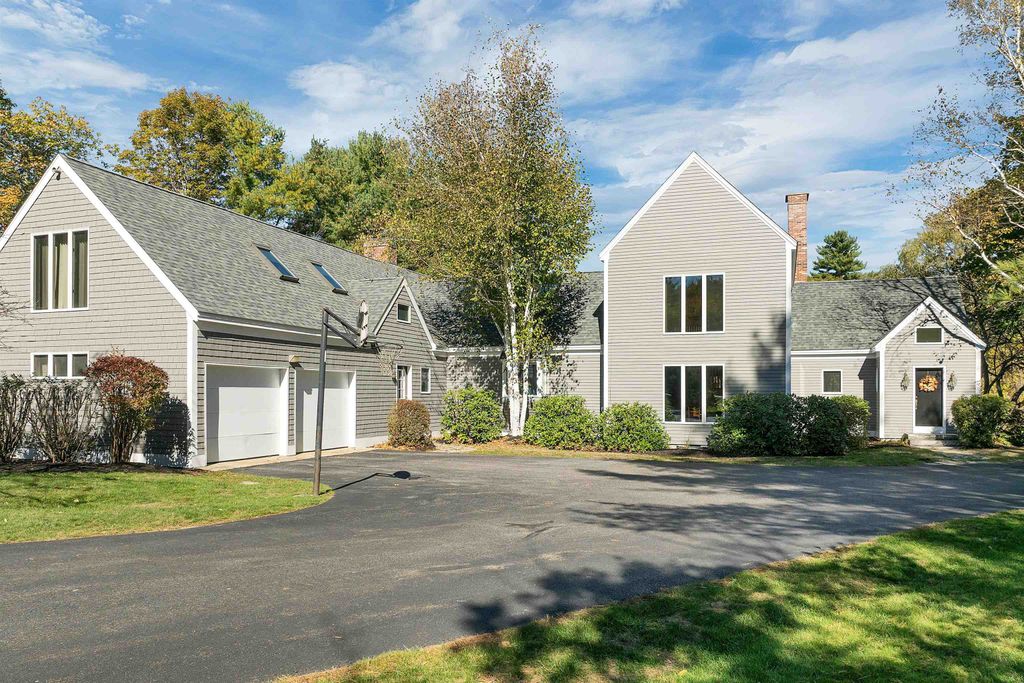 Photo of 427 North Main Street, Wolfeboro, NH 03894 (MLS # 5066438)