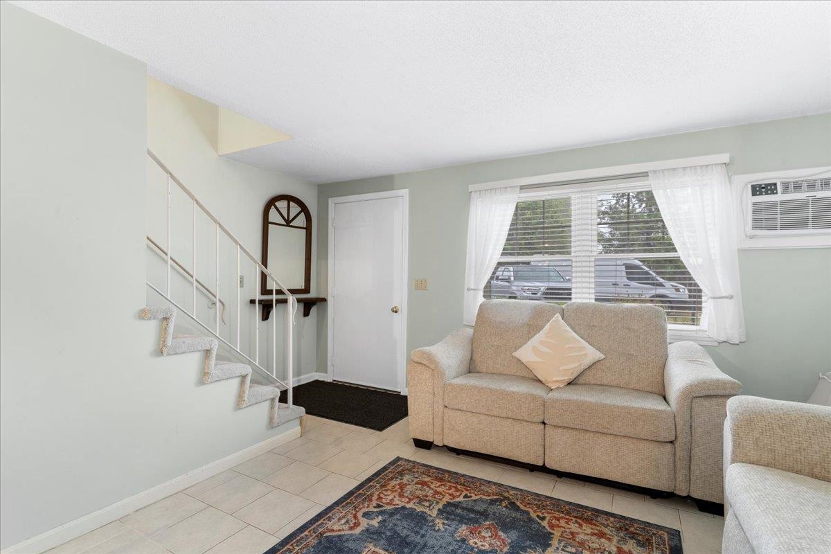 7 Daniel Plummer Road E