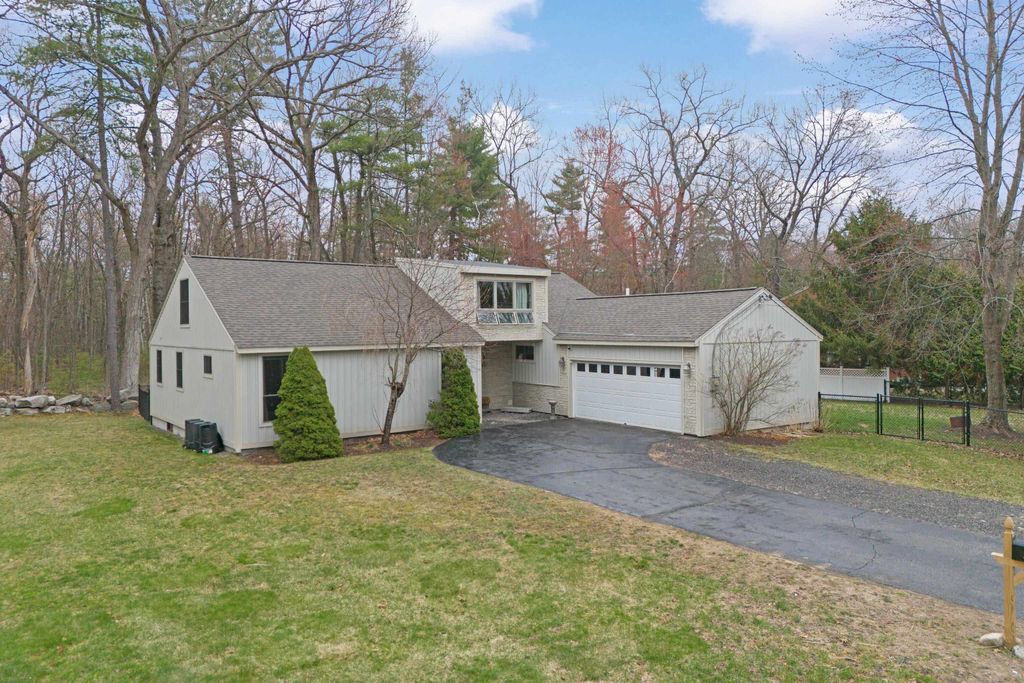 Photo of 665 Walnut Street, Manchester, NH 03104 (MLS # 5083669)