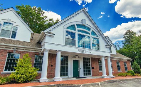 1 Club Acre Lane Bedford NH 03110