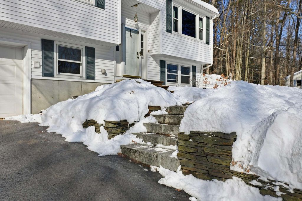 Photo of 5 Richard Court, Raymond, NH 03077 (MLS # 5075682)