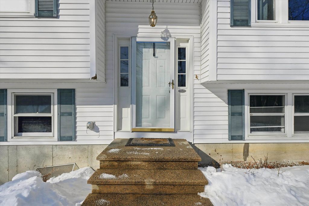 Photo of 5 Richard Court, Raymond, NH 03077 (MLS # 5075682)