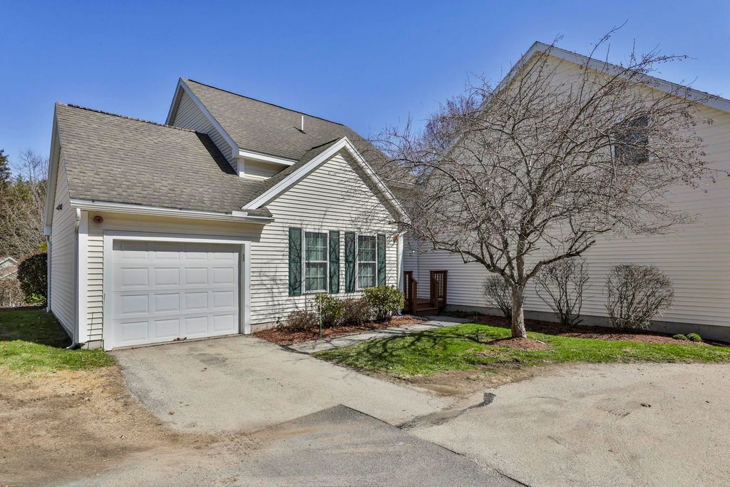 Photo of 11 Echo Shore Drive, Merrimack, NH 03054 (MLS # 5082984)