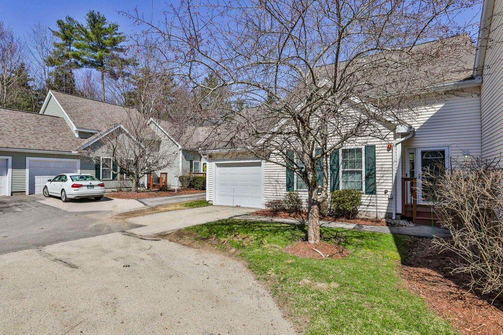 Photo of 11 Echo Shore Drive, Merrimack, NH 03054 (MLS # 5082984)