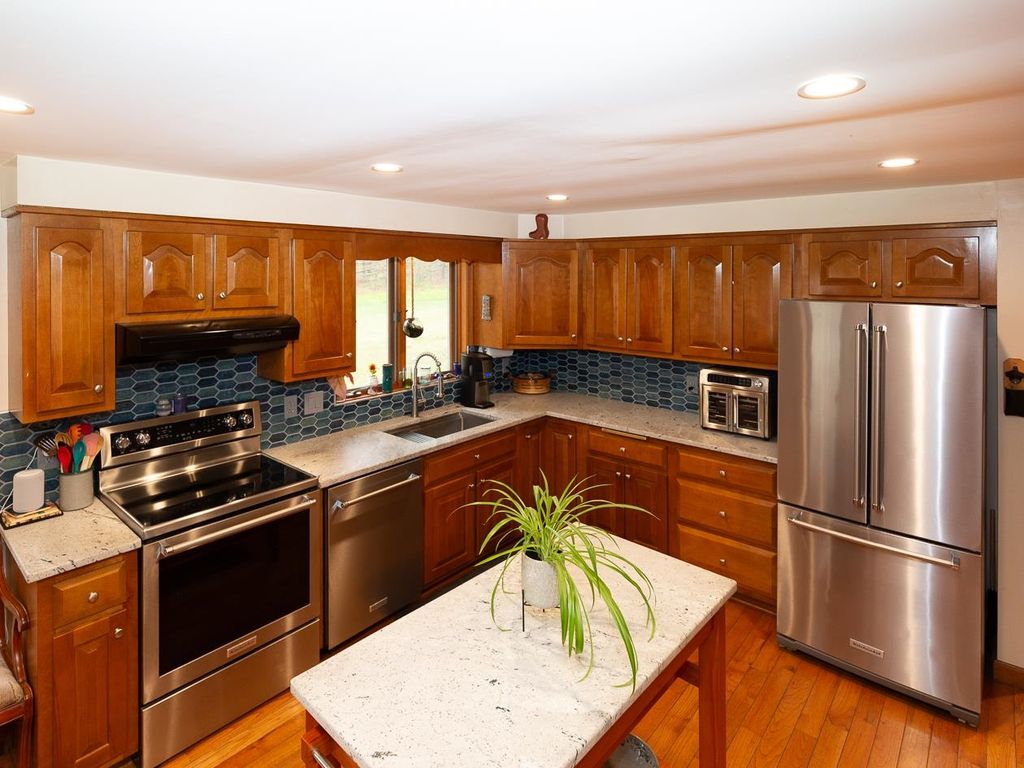 Photo of 8 Laurel Lane, Stratham, NH 03885 (MLS # 5087004)