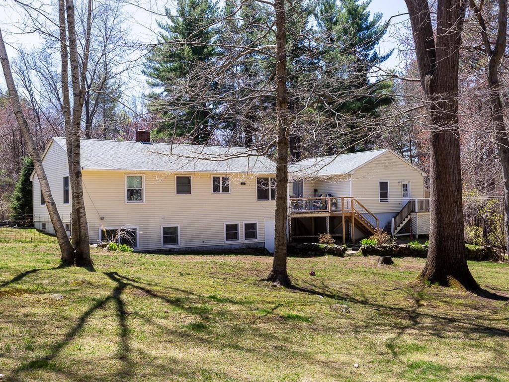 Photo of 8 Laurel Lane, Stratham, NH 03885 (MLS # 5087004)