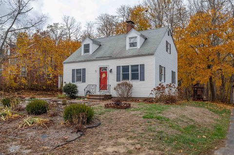 Photo of 26 Stevens Court, Rollinsford, NH 03869 (MLS # 5069679)