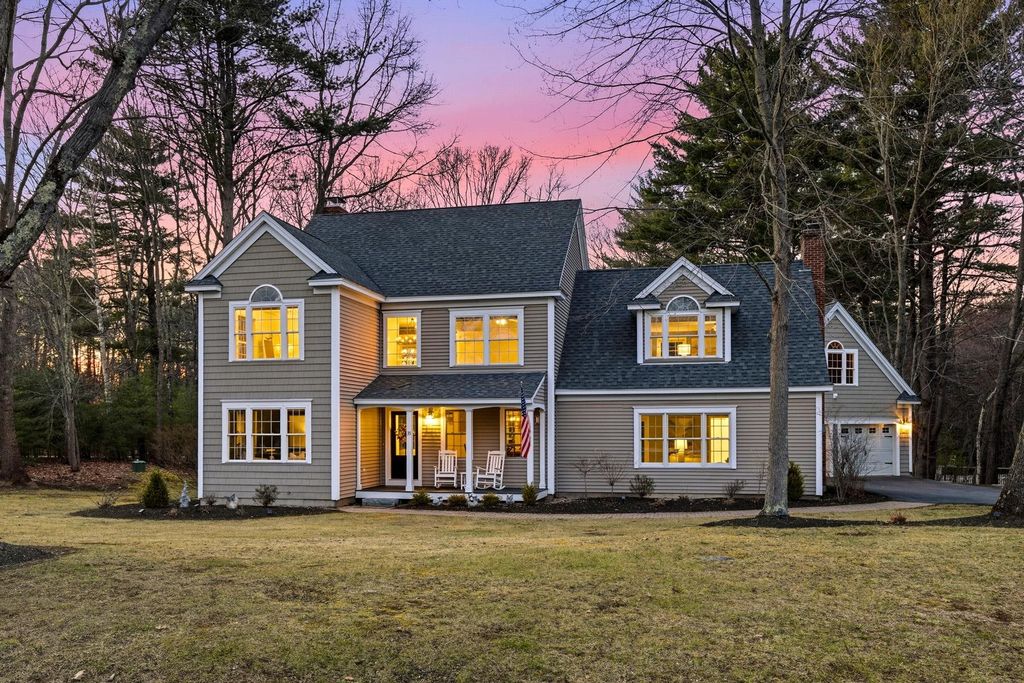 Photo of 35 Winterberry Lane, Stratham, NH 03885 (MLS # 5083500)