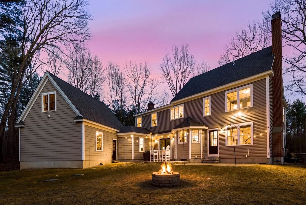 Photo of 35 Winterberry Lane, Stratham, NH 03885 (MLS # 5083500)