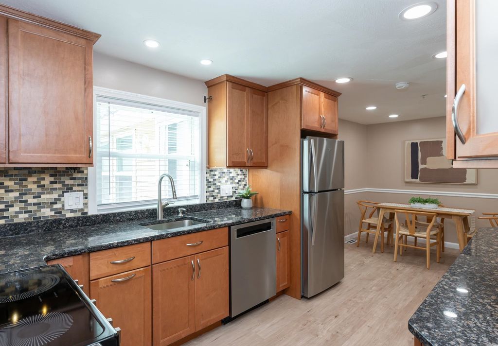 Photo of 8 Ridgeview Avenue, Salem, NH 03079 (MLS # 5078979)