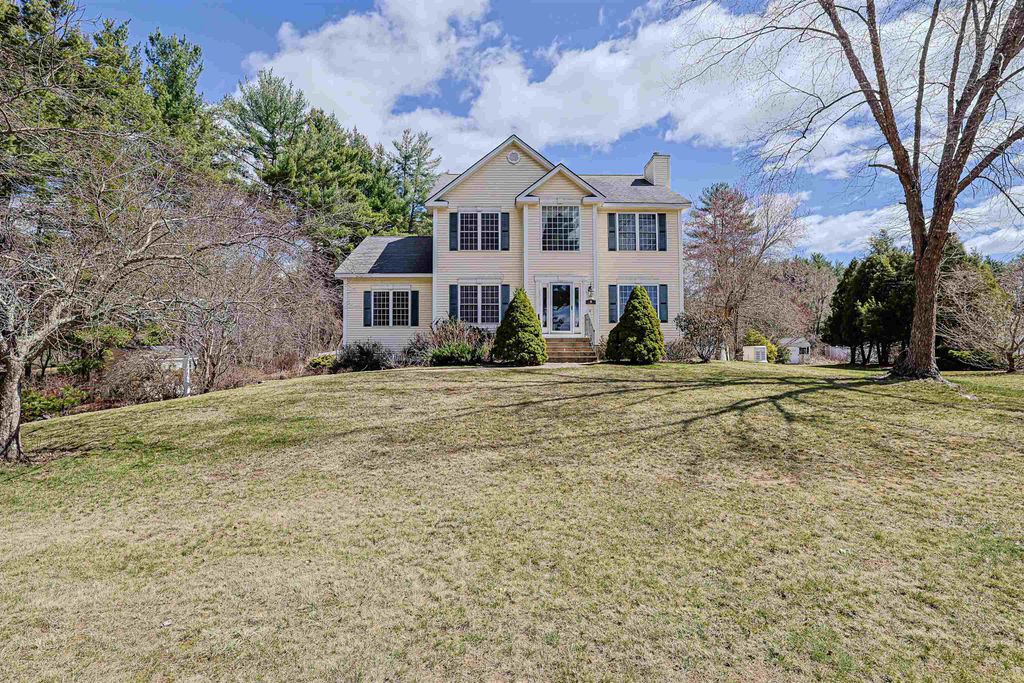 Photo of 10 Checkerberry Lane, Londonderry, NH 03053 (MLS # 5083897)