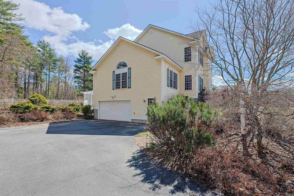 Photo of 10 Checkerberry Lane, Londonderry, NH 03053 (MLS # 5083897)