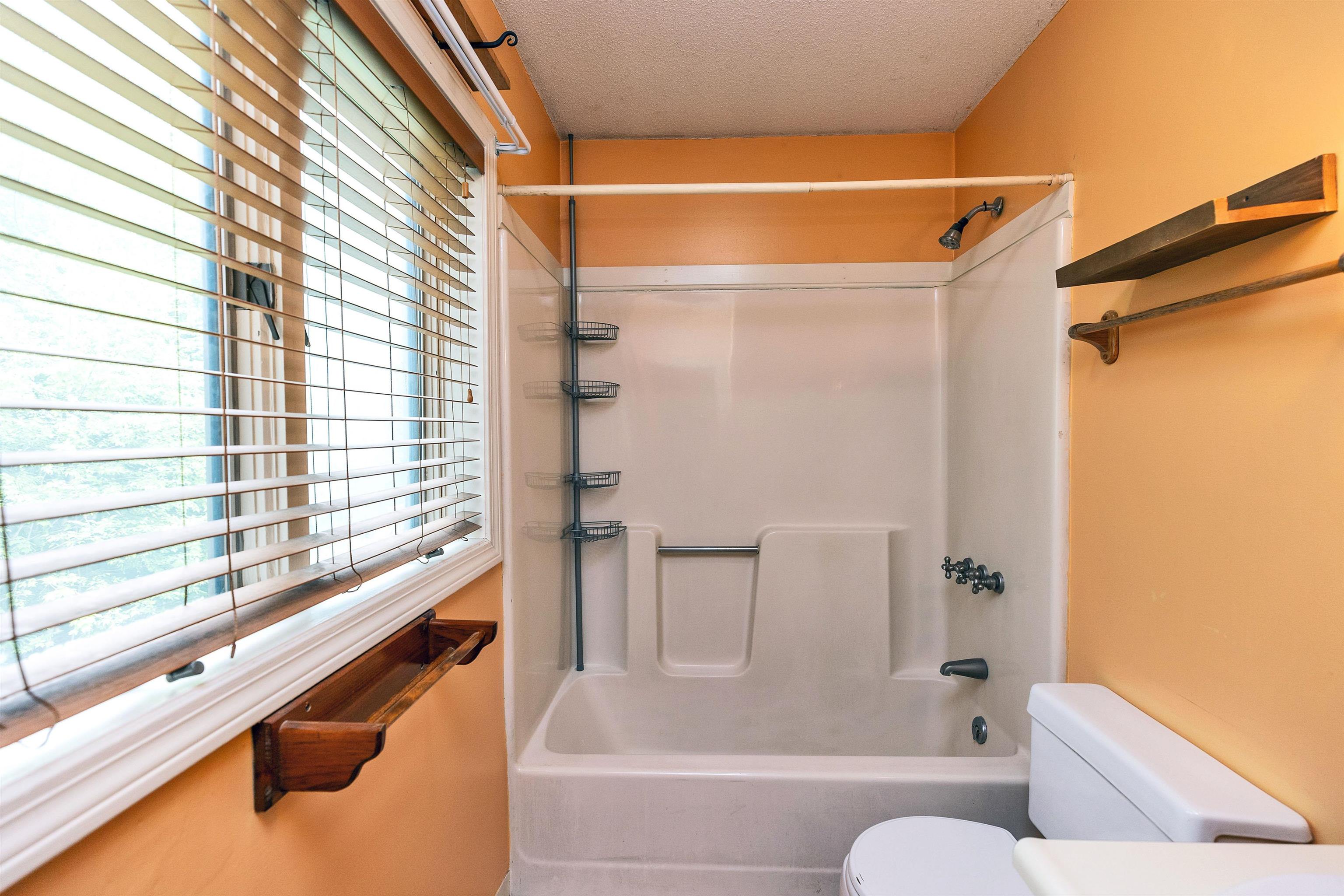 Bennington, New Hampshire 03442, United States, 1 Bedroom Bedrooms, ,1 BathroomBathrooms,Residential,Pending,136682