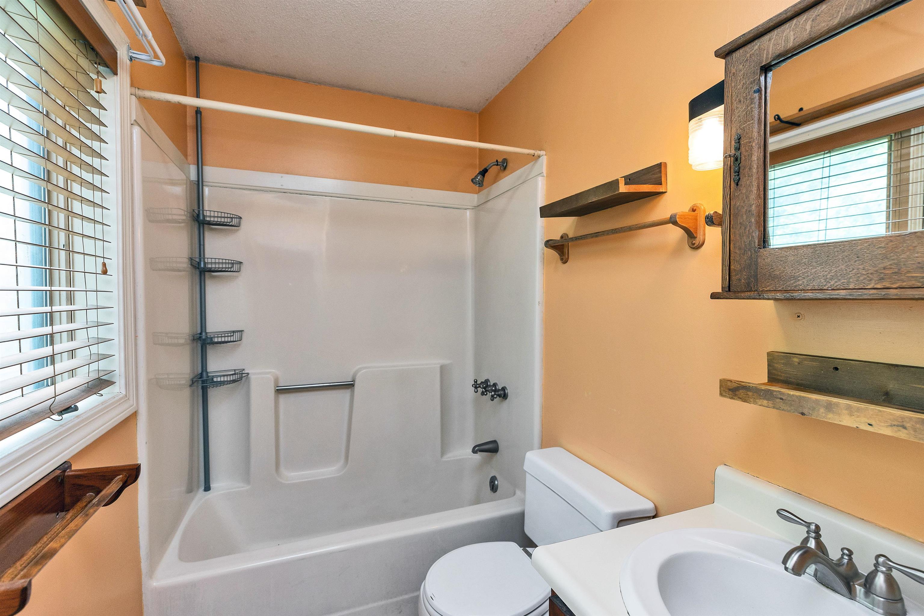 Bennington, New Hampshire 03442, United States, 1 Bedroom Bedrooms, ,1 BathroomBathrooms,Residential,Pending,136682