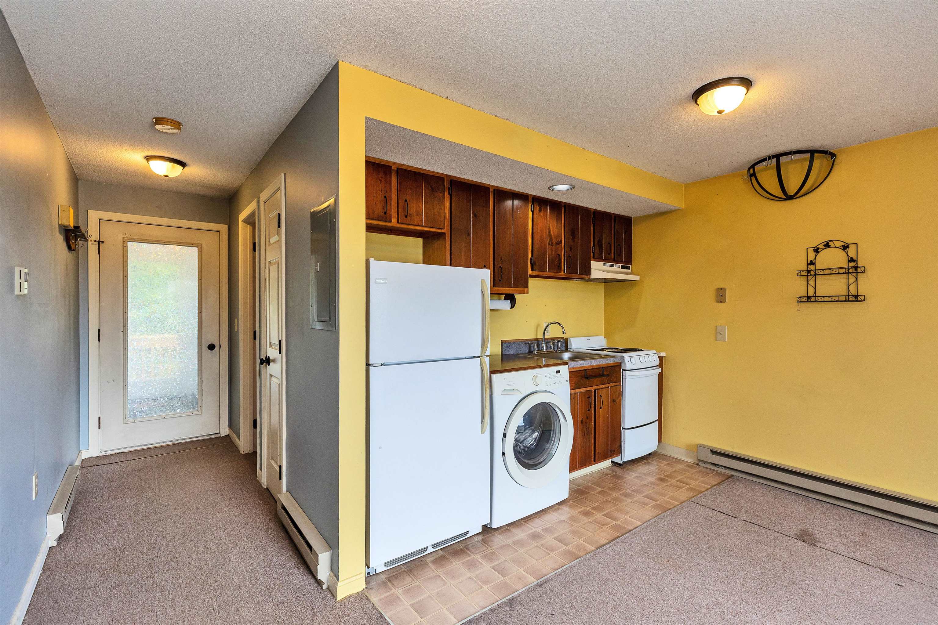 Bennington, New Hampshire 03442, United States, 1 Bedroom Bedrooms, ,1 BathroomBathrooms,Residential,Pending,136682