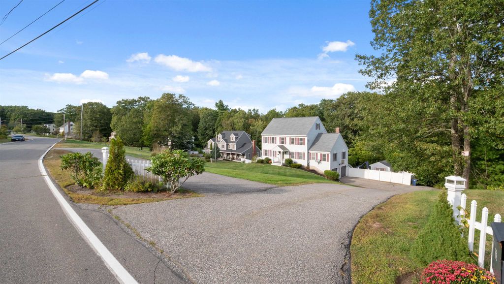 Photo of 25 cottonwood Road, Plaistow, NH 03865 (MLS # 5062097)