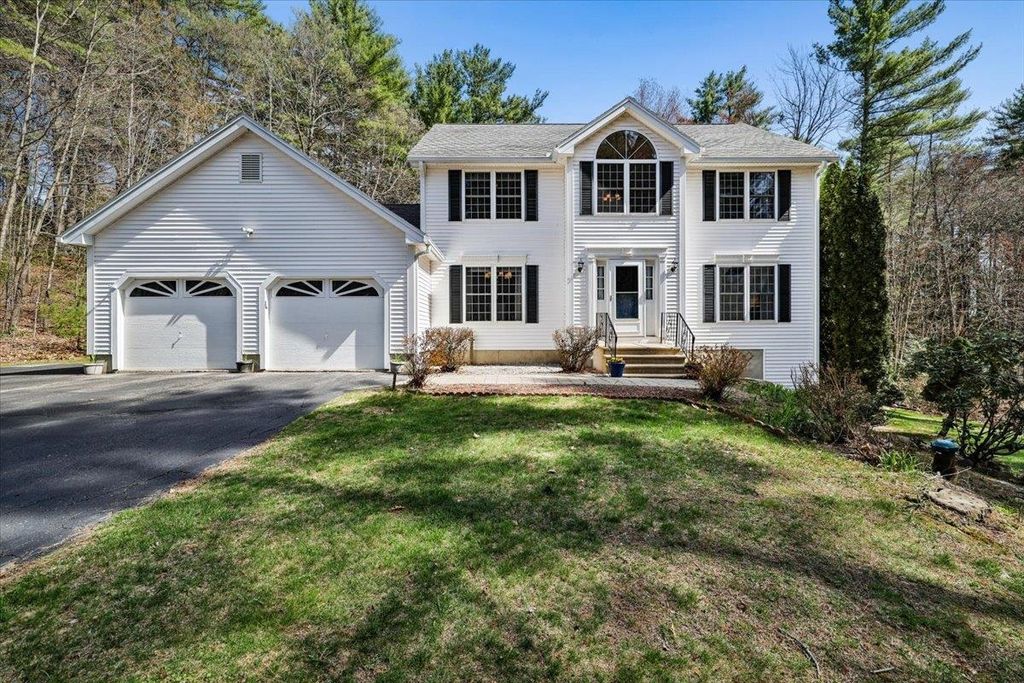 Photo of 12 Butterfield Lane, Bedford, NH 03110 (MLS # 5084894)