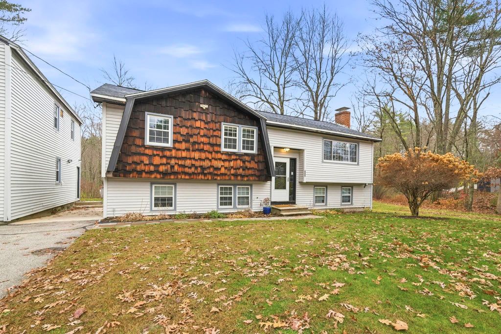 Photo of 224 High Range Road, Londonderry, NH 03053 (MLS # 5069505)