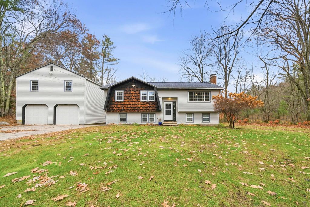 Photo of 224 High Range Road, Londonderry, NH 03053 (MLS # 5069505)