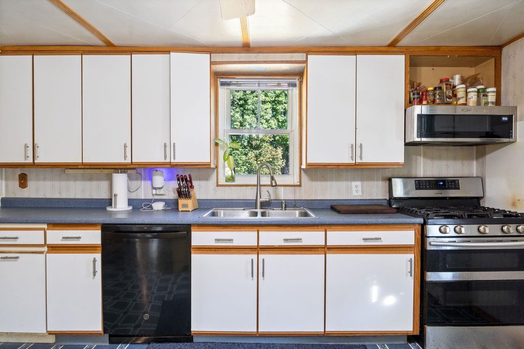Photo of 8 Laurier Street, Somersworth, NH 03878 (MLS # 5059907)