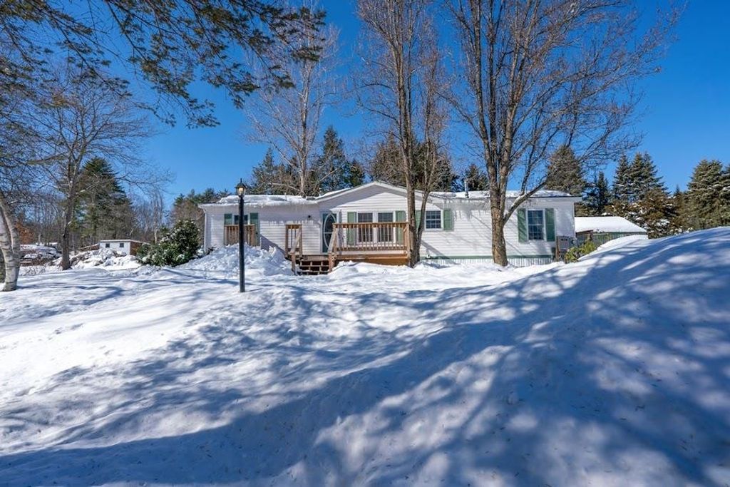 Photo of 6 Lincoln Street, Epsom, NH 03234 (MLS # 5078832)