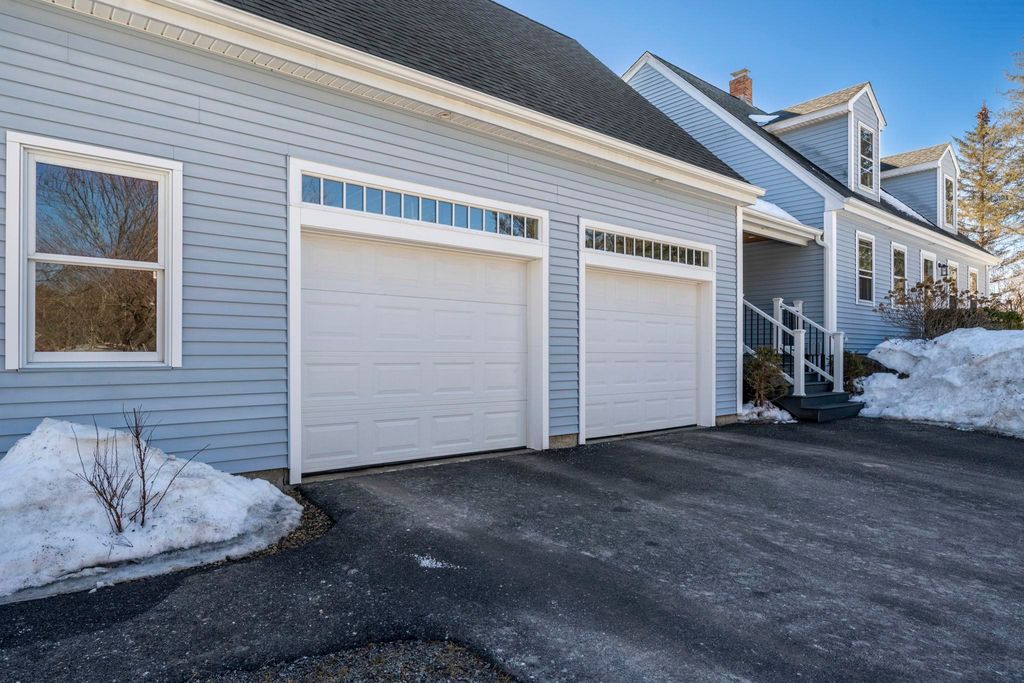 Photo of 10 Autumn Street, Goffstown, NH 03045 (MLS # 5078611)