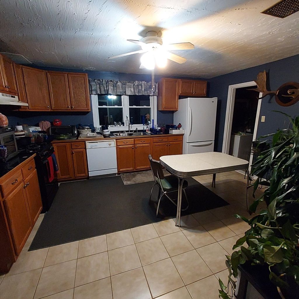 Photo of 518 Western Avenue, Berlin, NH 03570 (MLS # 5065737)