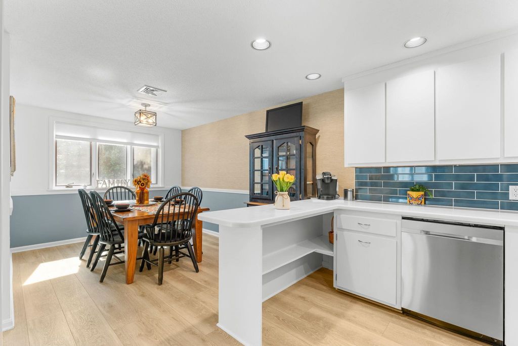 Photo of 12 Heather Court, Nashua, NH 03062 (MLS # 5083564)