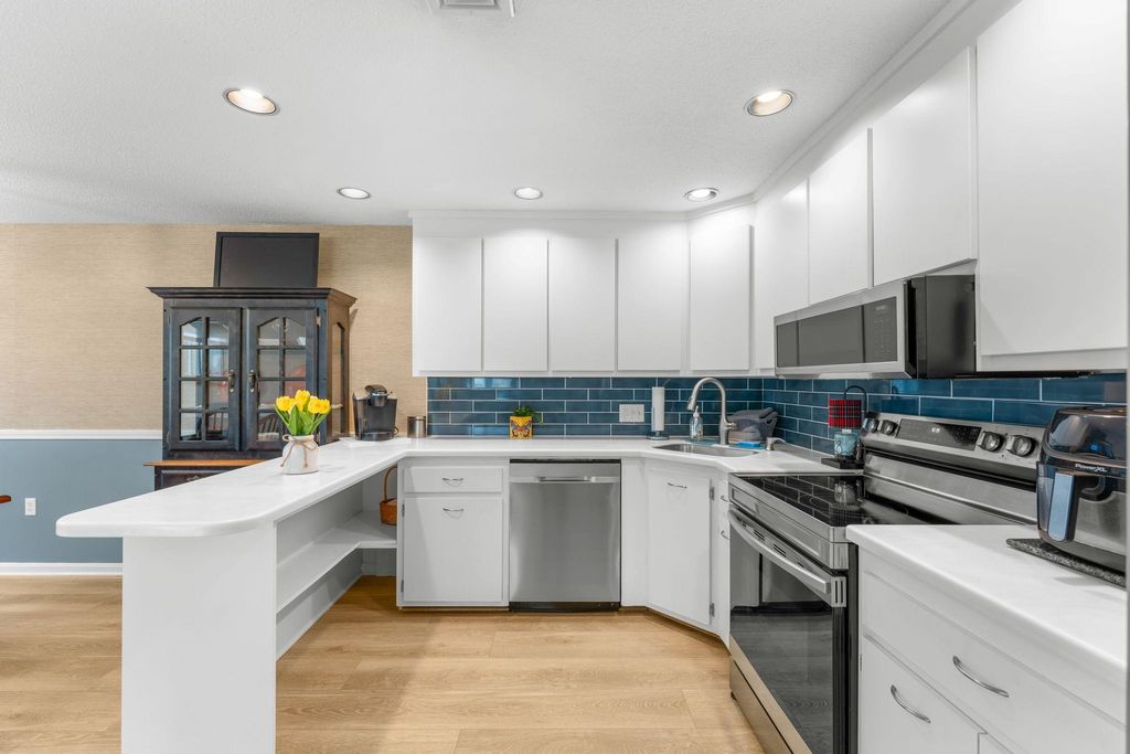 Photo of 12 Heather Court, Nashua, NH 03062 (MLS # 5083564)