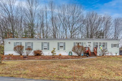 Photo of 4 Cammett Drive, Raymond, NH 03077 (MLS # 5082175)