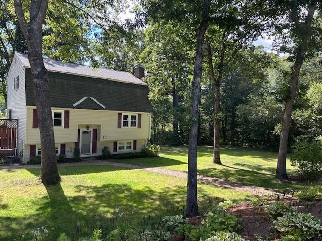 Photo of 15 Alan Circle, Londonderry, NH 03053 (MLS # 5057842)