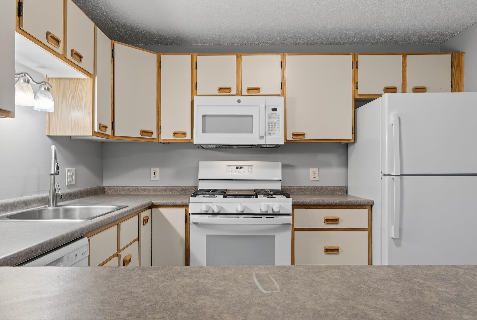 6 Knights Bridge Drive J101