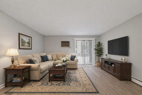 Photo of 6 Knights Bridge Drive #J101, Nashua, NH 03063 (MLS # 5072836)