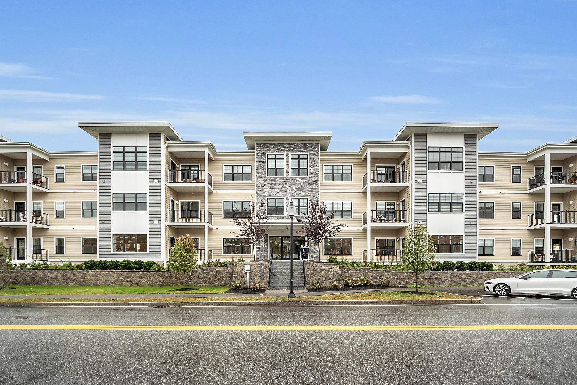 55 Pointe Place #206