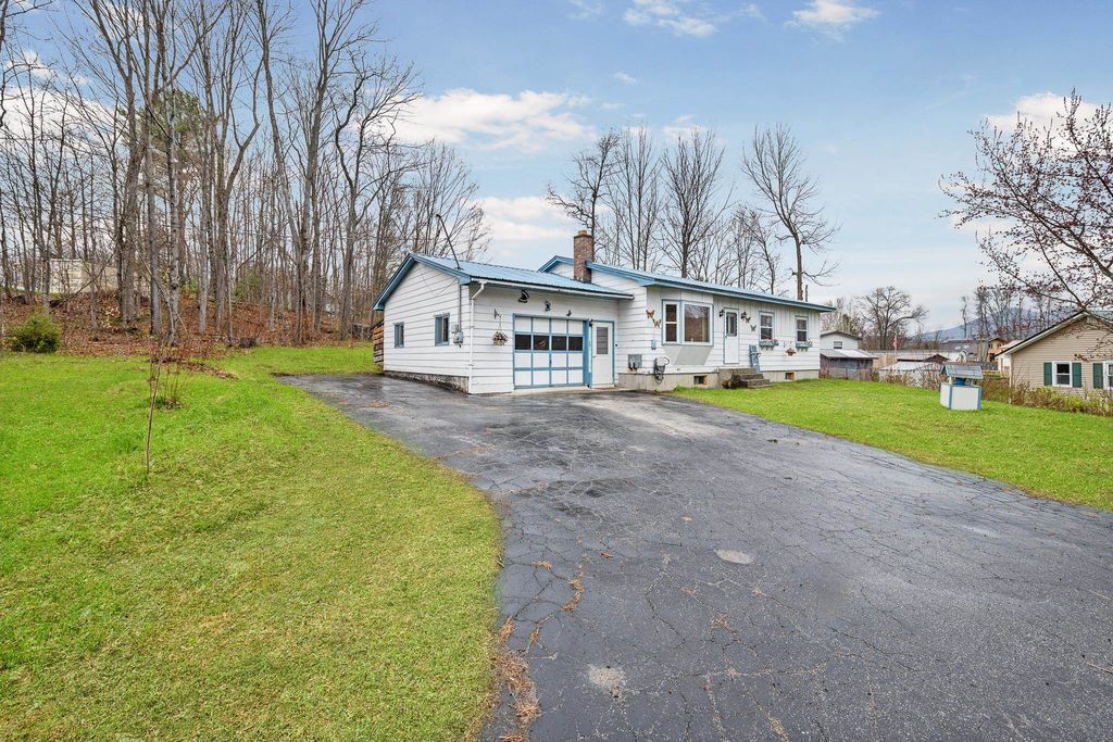 Photo of 12 Crow Hill Street, Northumberland, NH 03582 (MLS # 5087635)