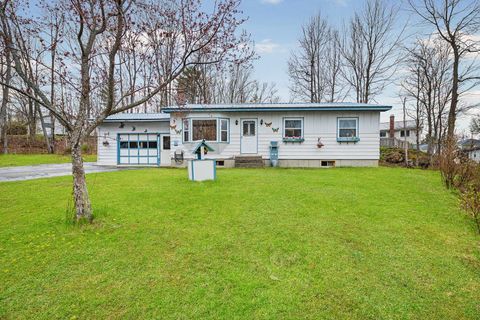 Photo of 12 Crow Hill Street, Northumberland, NH 03582 (MLS # 5087635)