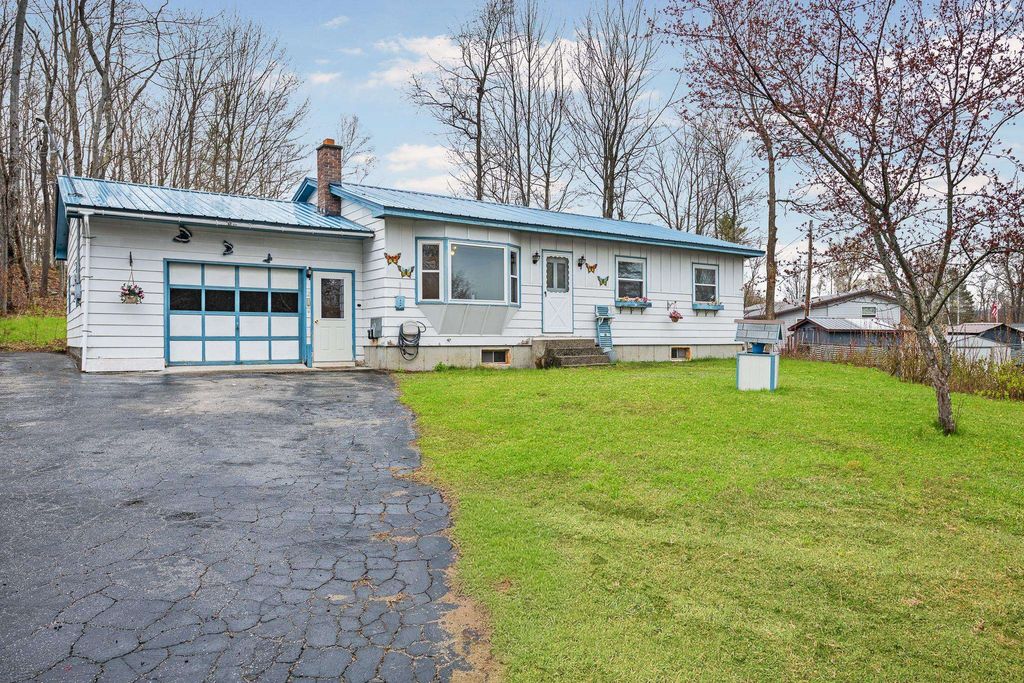 Photo of 12 Crow Hill Street, Northumberland, NH 03582 (MLS # 5087635)