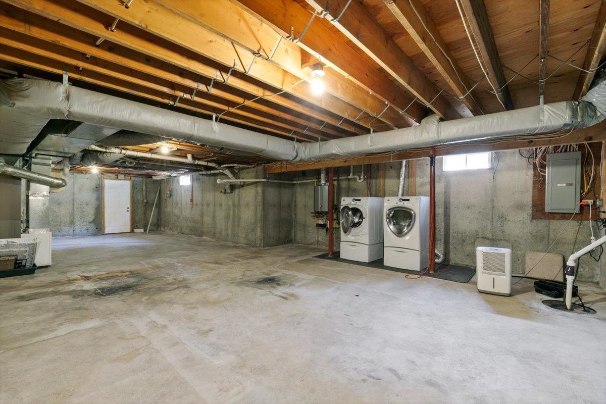 Derry, New Hampshire 03038, United States, 3 Bedrooms Bedrooms, ,3 BathroomsBathrooms,Residential,Active,177253