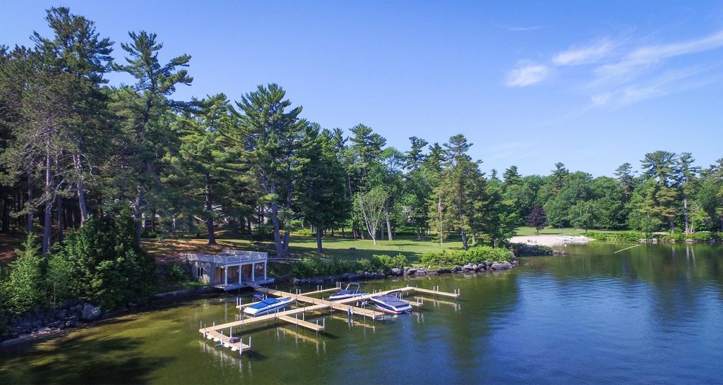 Photo of 42 Point Breeze Road, Wolfeboro, NH 03894 (MLS # 5071519)