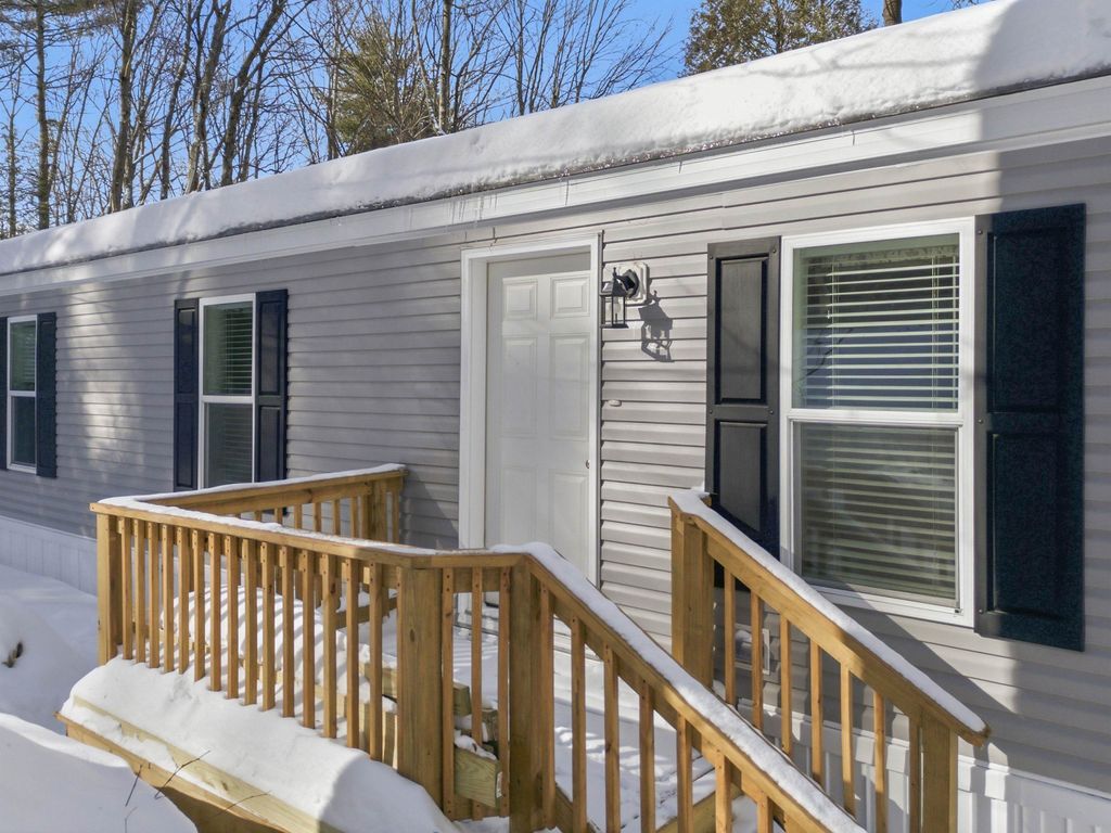 Photo of 15 Sullivan Drive, Allenstown, NH 03275 (MLS # 5078046)