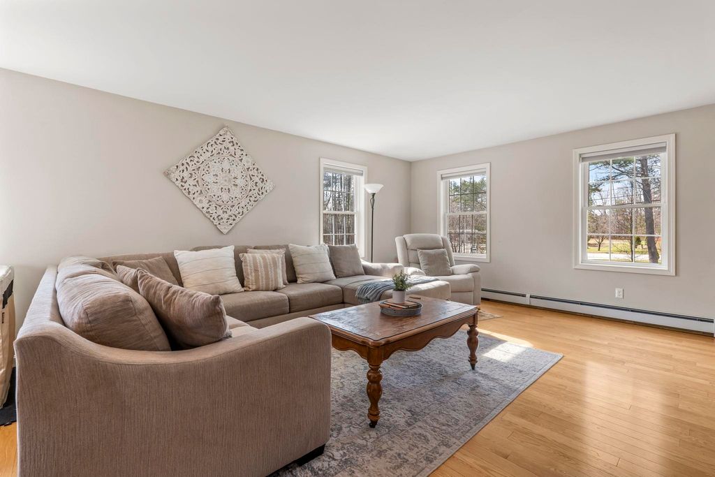 Photo of 274 Pleasant Street, Epping, NH 03042 (MLS # 5083271)