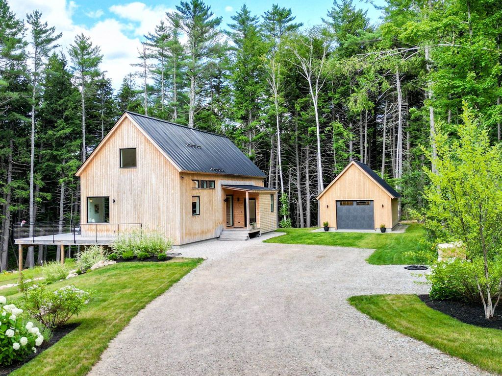 Photo of 112 Crown Ridge Road, Conway, NH 03860 (MLS # 5064244)