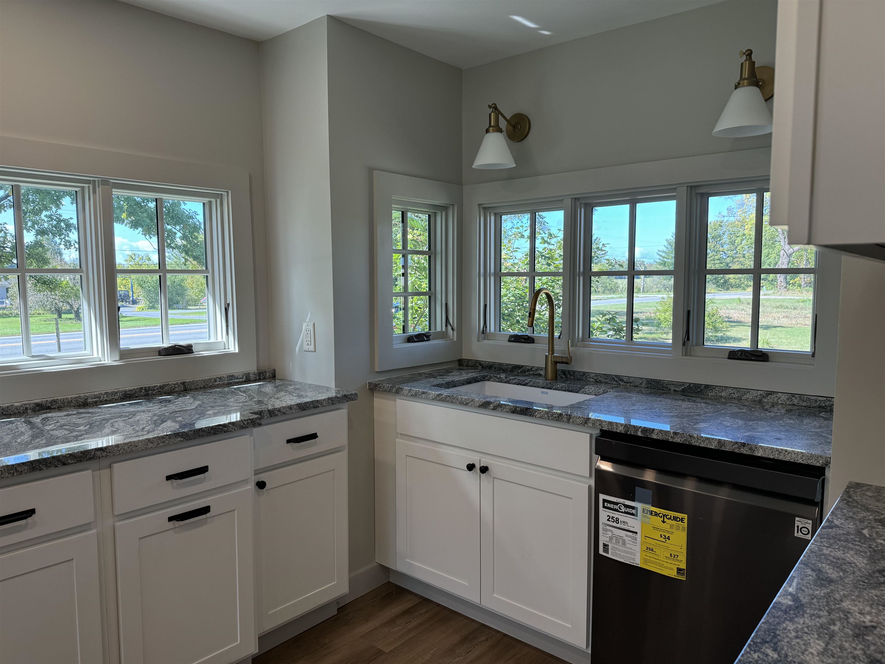 Middlebury, Vermont 05753, United States, 2 Bedrooms Bedrooms, ,1 BathroomBathrooms,Residential,Pending,41650