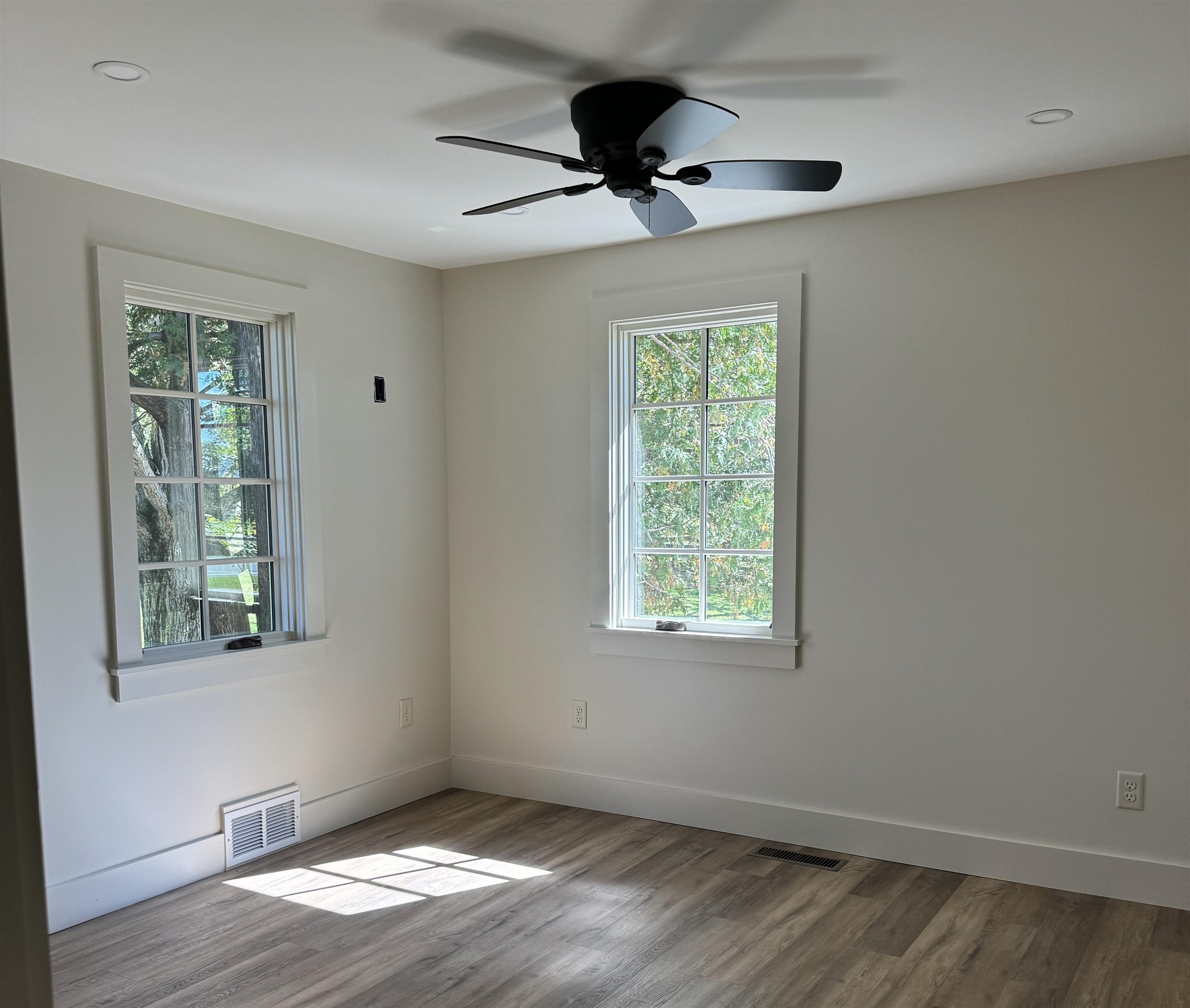 Middlebury, Vermont 05753, United States, 2 Bedrooms Bedrooms, ,1 BathroomBathrooms,Residential,Pending,41650