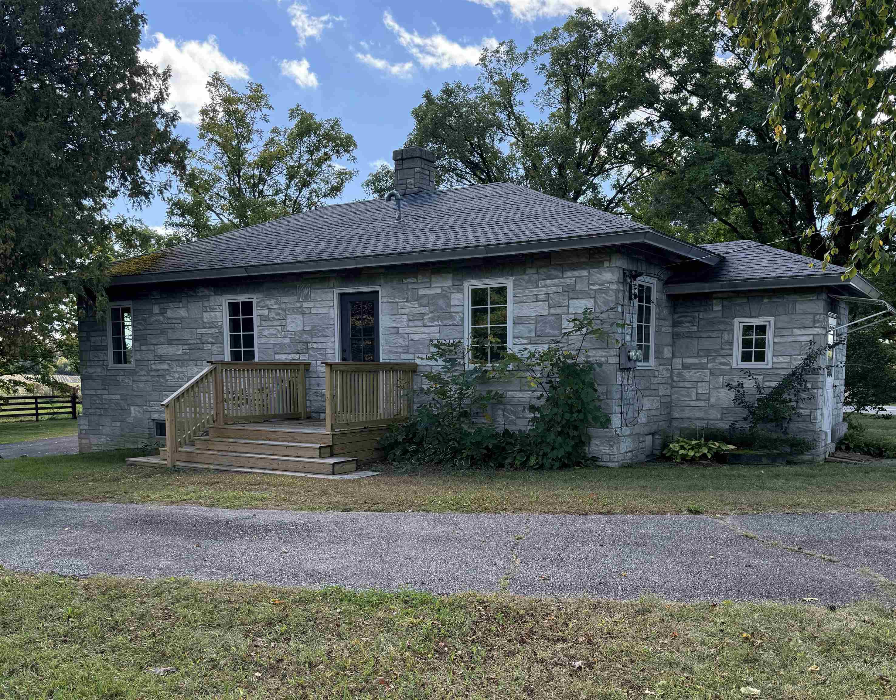 Middlebury, Vermont 05753, United States, 2 Bedrooms Bedrooms, ,1 BathroomBathrooms,Residential,Pending,41650