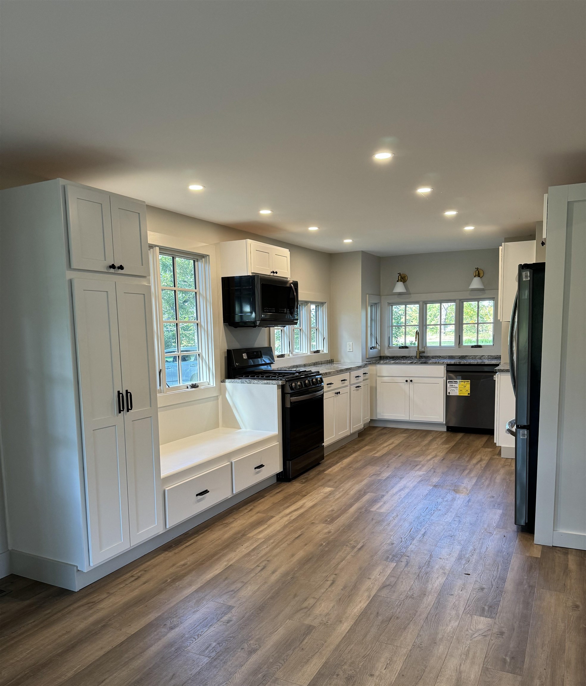 Middlebury, Vermont 05753, United States, 2 Bedrooms Bedrooms, ,1 BathroomBathrooms,Residential,Pending,41650