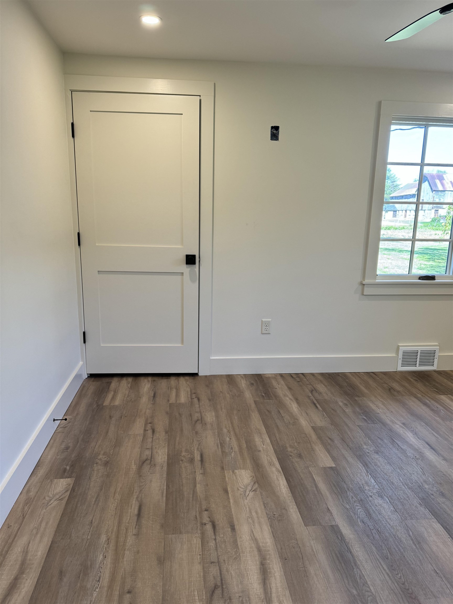 Middlebury, Vermont 05753, United States, 2 Bedrooms Bedrooms, ,1 BathroomBathrooms,Residential,Pending,41650