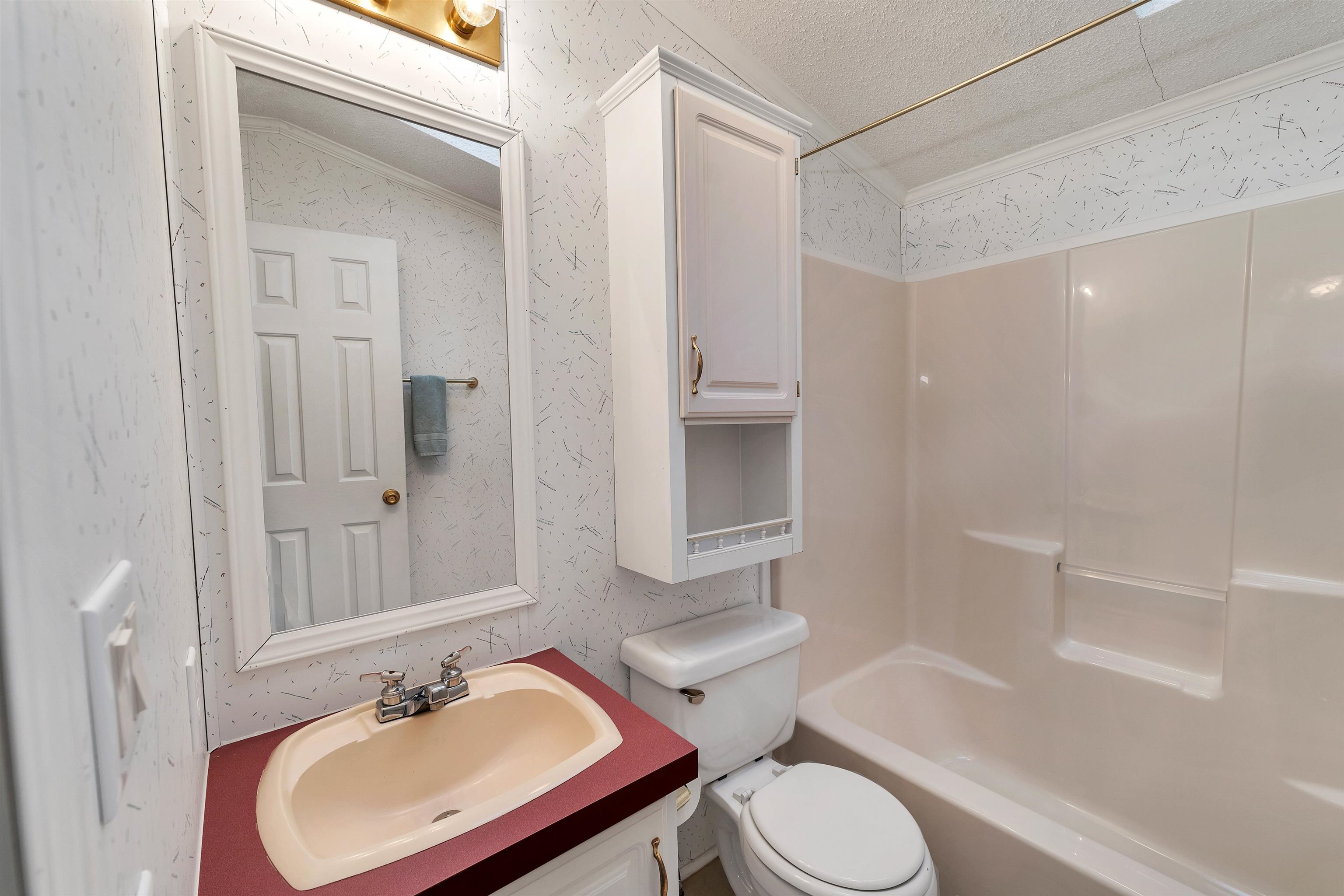 Laconia, New Hampshire 03246, United States, 2 Bedrooms Bedrooms, ,2 BathroomsBathrooms,Residential,Pending,22791