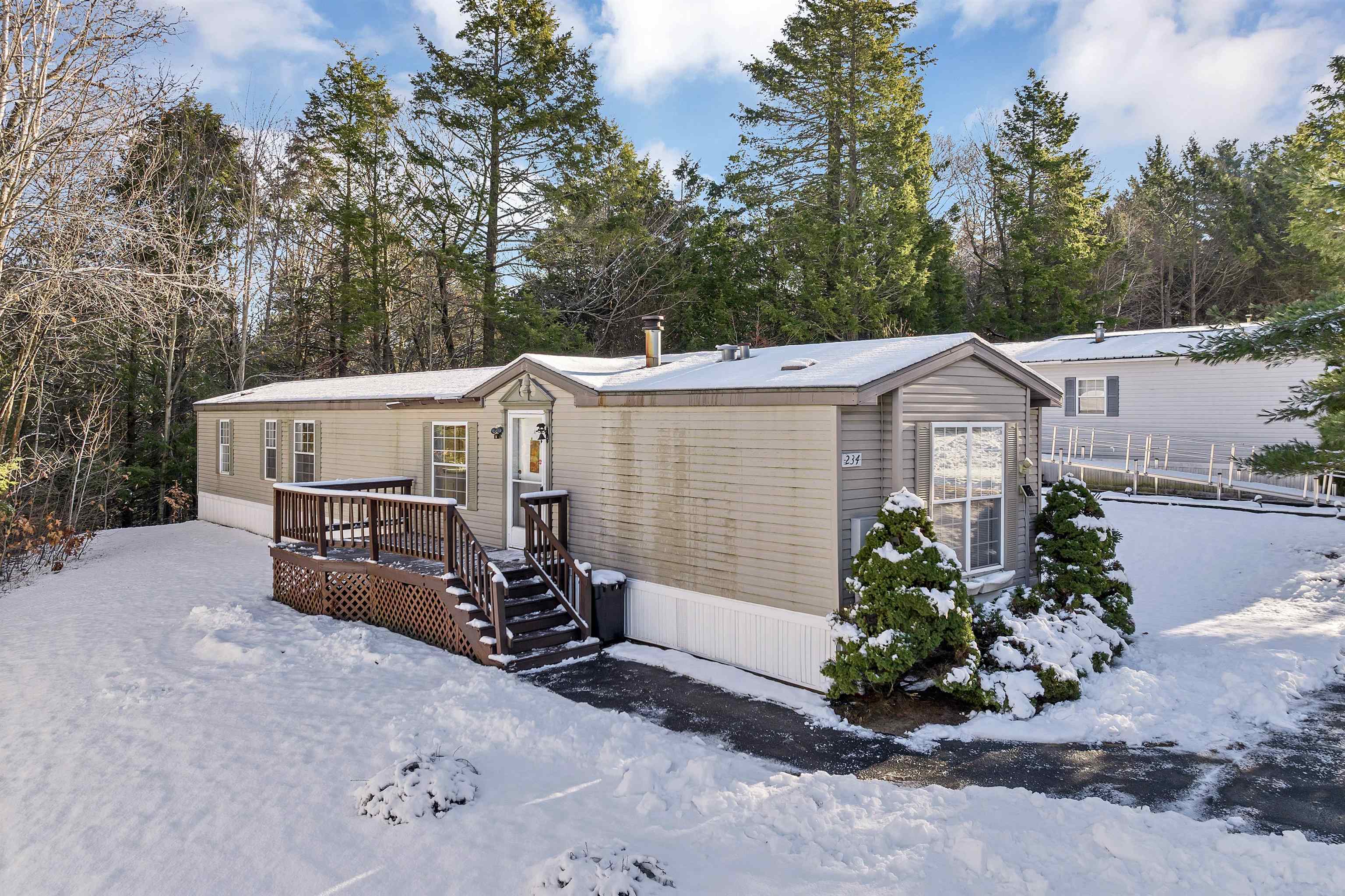 Laconia, New Hampshire 03246, United States, 2 Bedrooms Bedrooms, ,2 BathroomsBathrooms,Residential,Pending,22791