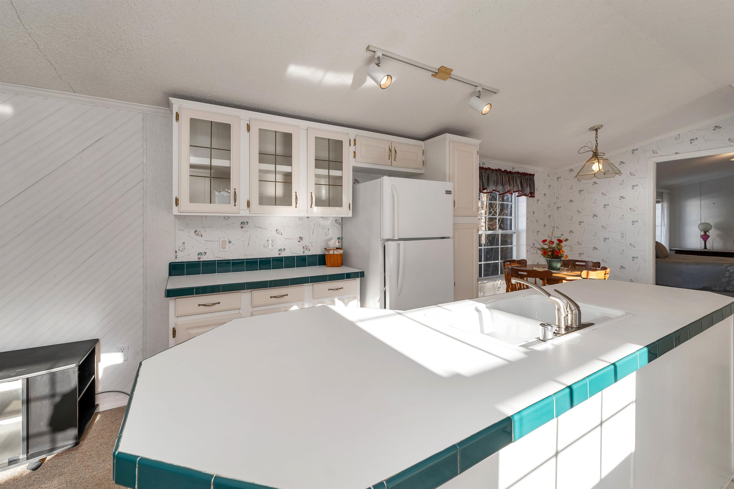 Laconia, New Hampshire 03246, United States, 2 Bedrooms Bedrooms, ,2 BathroomsBathrooms,Residential,Pending,22791